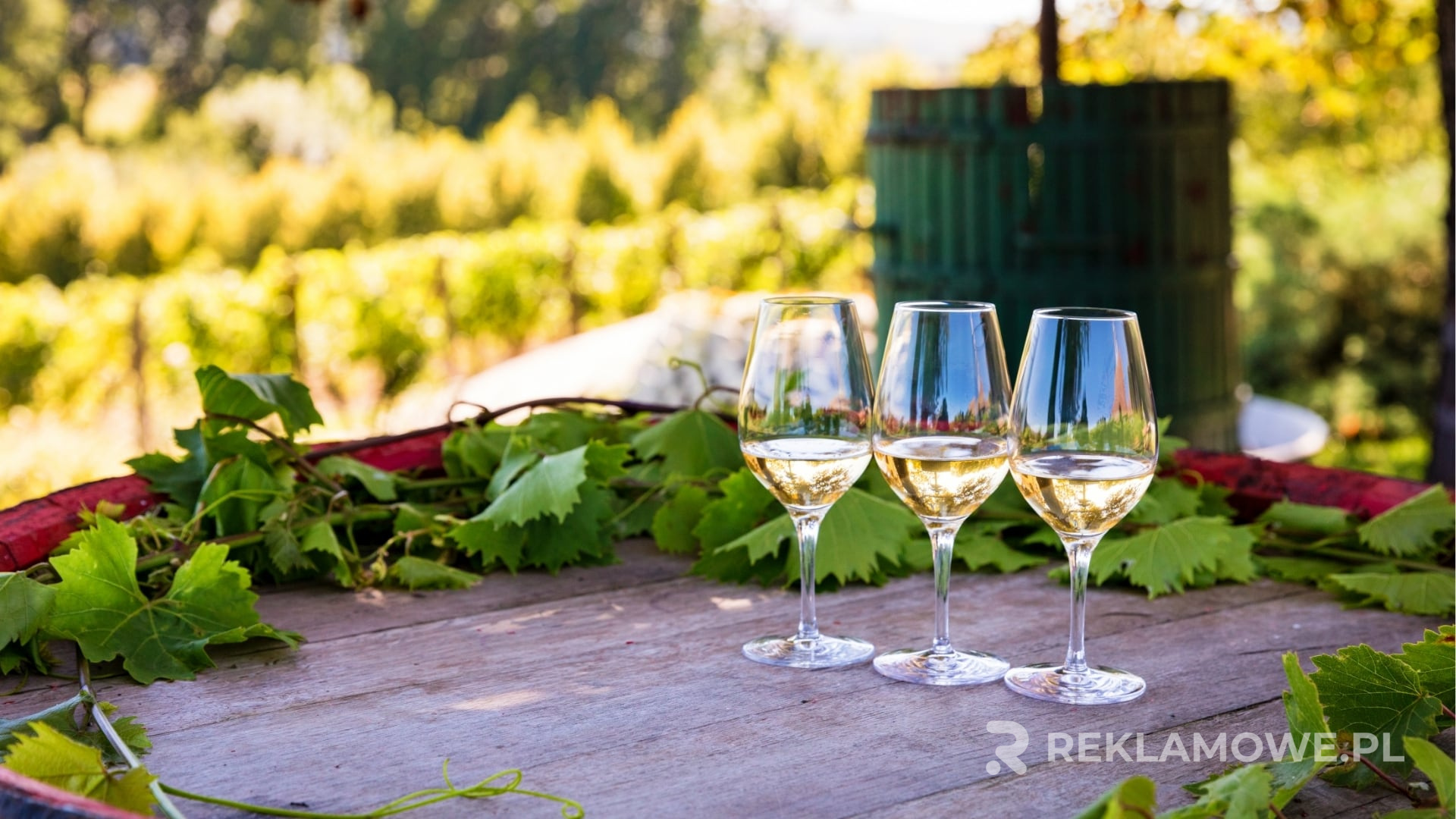 Szkło reklamowe w trakcie obróbki