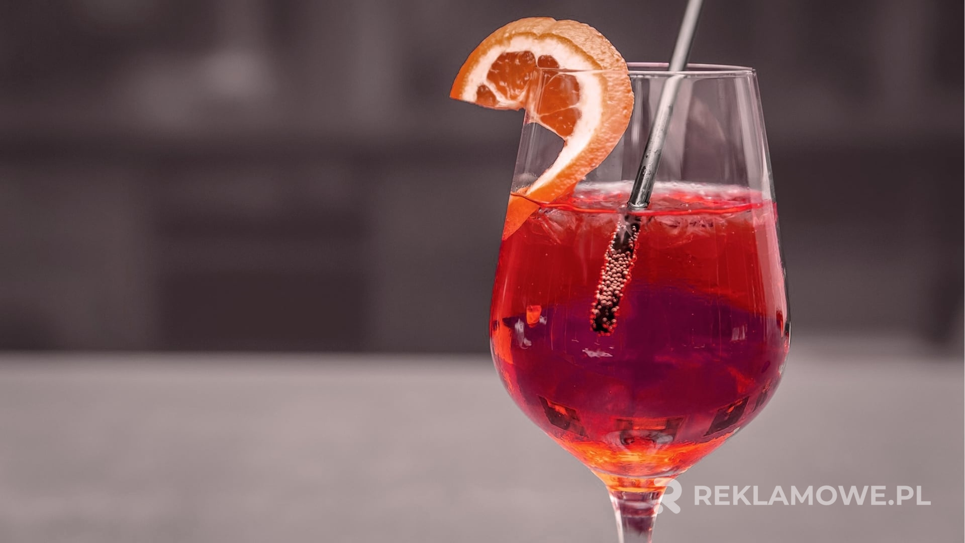Szkło reklamowe zapewniające bezpieczeństwo