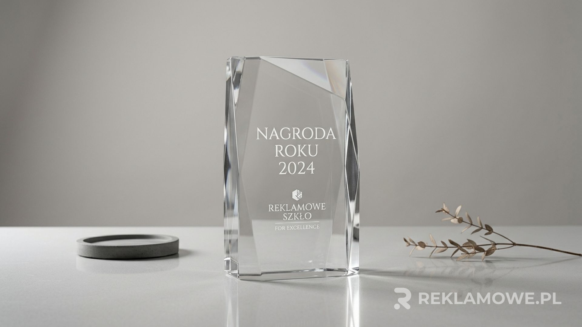 Szkło reklamowe w gabinecie i klinice – estetyczne i funkcjonalne rozwiązanie