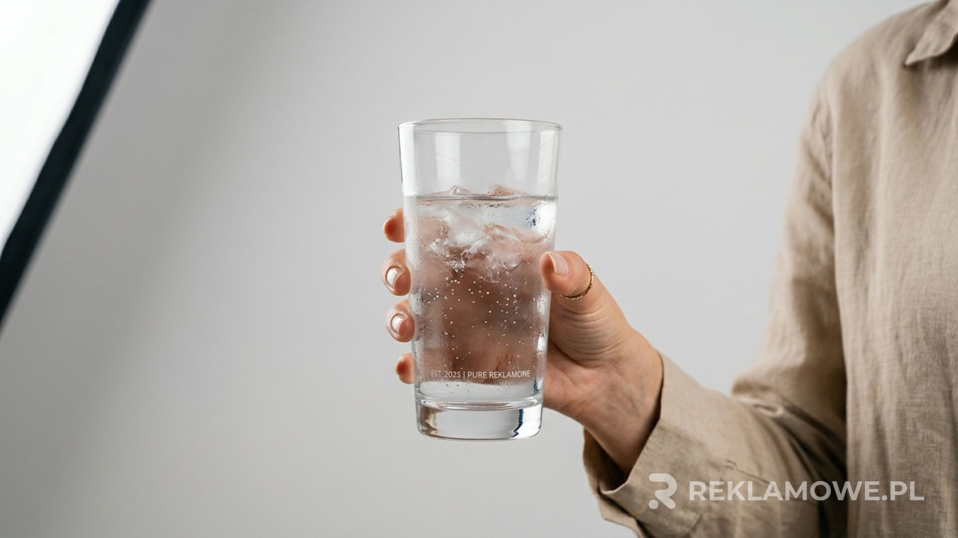 Szkło reklamowe wykorzystywane w promocji firmy