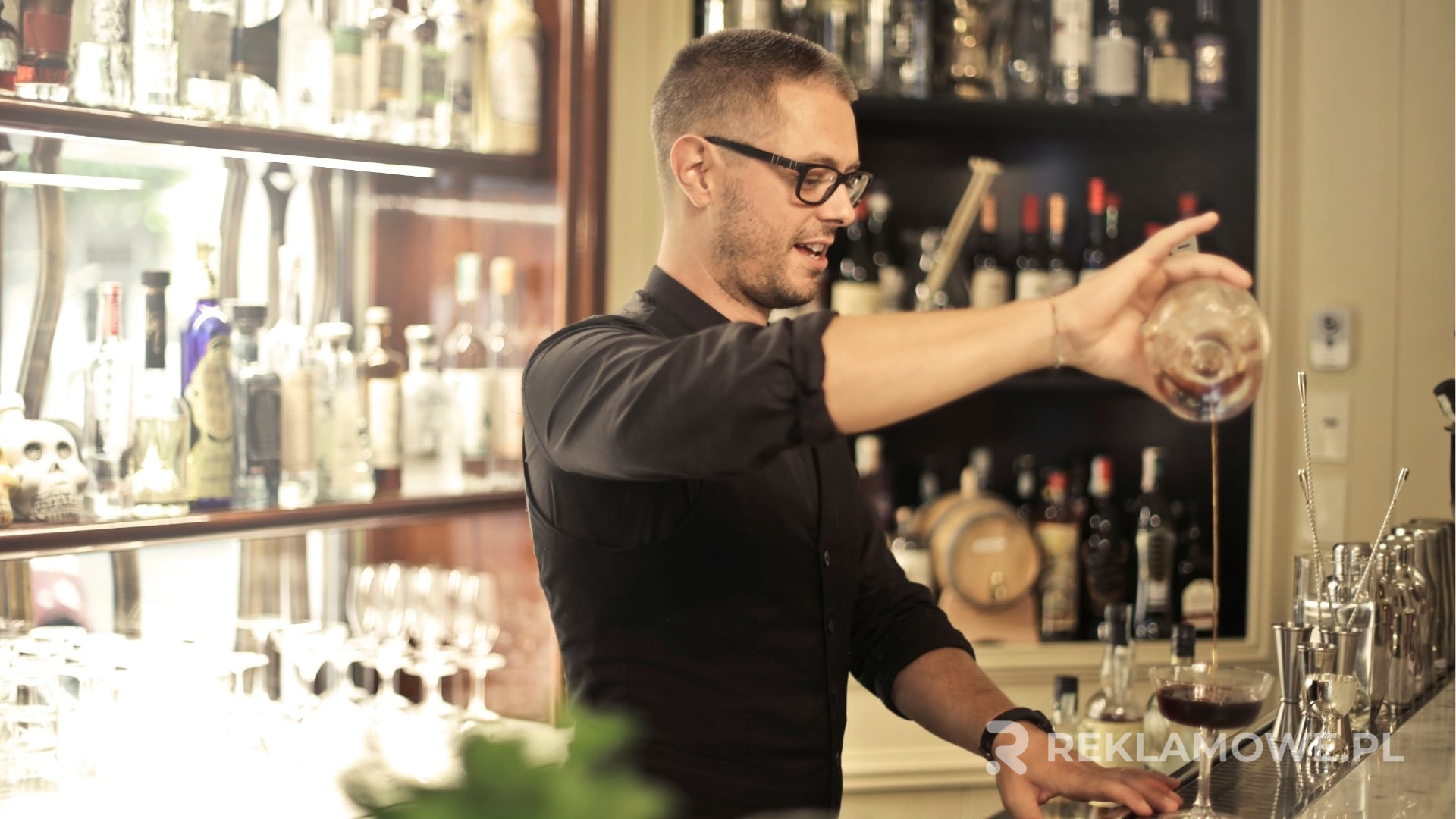 Szkło reklamowe zadbane i wytrzymałe