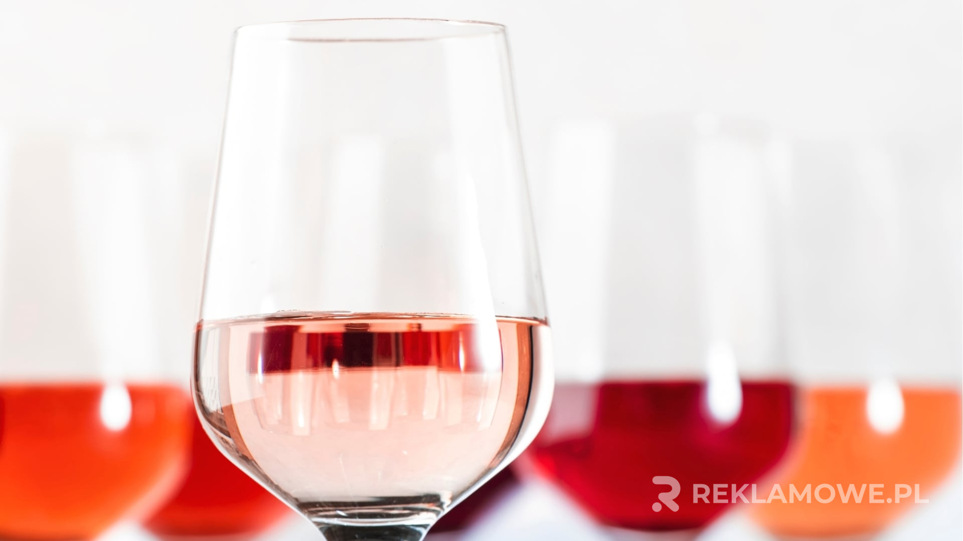 Szkło reklamowe w restauracji