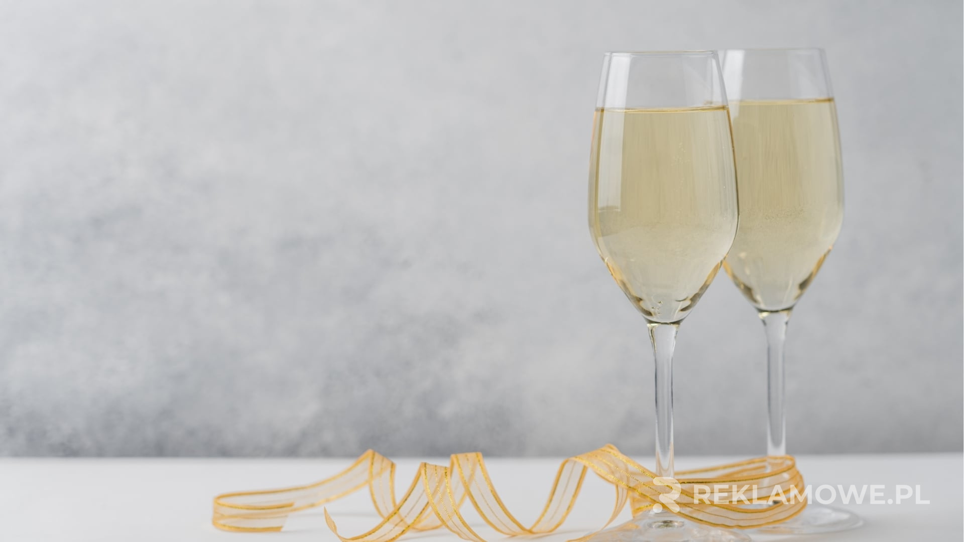 Zastosowanie szkła reklamowego w przemyśle motoryzacyjnym